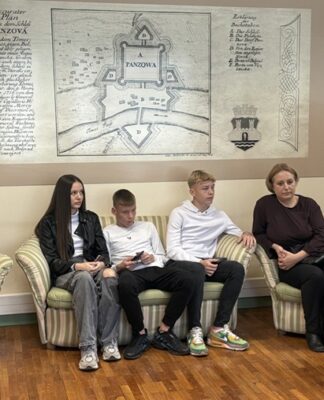 Поводом „Дечје недеље“ пријем за родитеље са троје деце са територије Града И ПРИЈЕМ И ФИНАНСИЈСКА ПОДРШКА