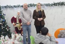Новогодишњи пакетићи за децу и омладину у Дому „Вера Радивојвић“ СЛАТКИ ДАРОВИ ЗА НАЈСЛАЂИ ПРАЗНИК