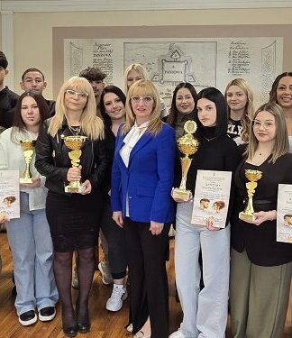Градска већница мр Татјана Божић примила ученике Техничке школе „23. мај“ , који су на Републичком такмичењу освојили осам медаља И ТАЛЕНАТ И ЗНАЊЕ И КРЕАТИВНОСТ!