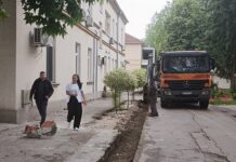 У току асфалтирање главног улаза и стаза у кругу СБПБ ,,Ковин“ ПРИЈАТНИЈЕ ОКРУЖЕЊЕ ЗА СВЕ КОРИСНИКЕ