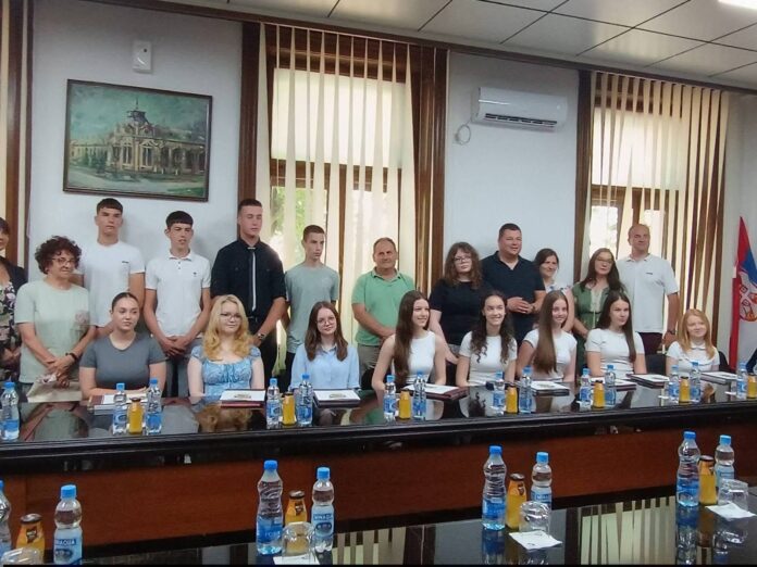 УЗ ПОКЛОНЕ... и жеља да остваре своје жеље и буду будући носиоци развоја општине