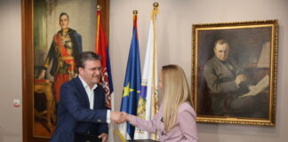 Са министром културе Николом Селаковићем потписано седам уговора ДВОРАЦ У ВЛАЈКОВЦУ БИЋЕ САЧУВАН