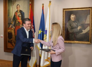 Са министром културе Николом Селаковићем потписано седам уговора ДВОРАЦ У ВЛАЈКОВЦУ БИЋЕ САЧУВАН