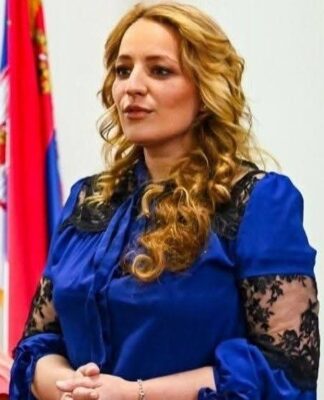 Адриана Петрој, председница Удружења жена „Етно Арт Бракос“ из Алибунара СТАРИ ОБИЧАЈИ И ТРАДИЦИЈА СУ СВЕТИЊА