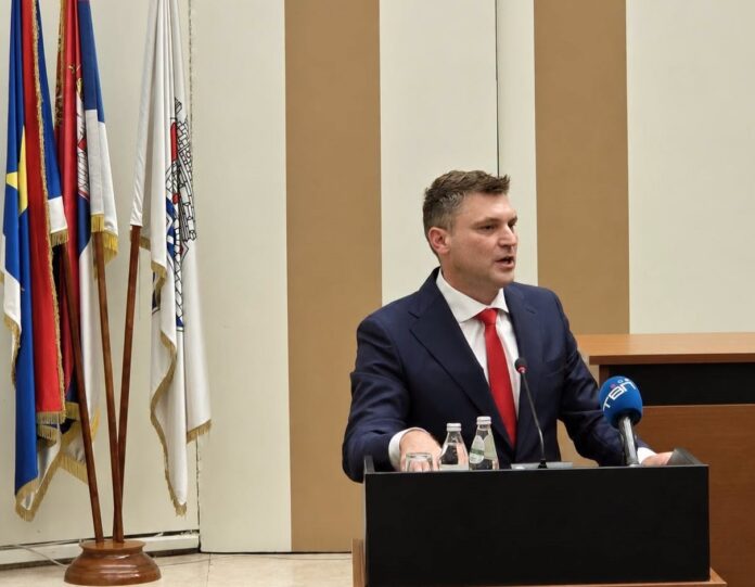 ЗНАЧАЈНИ ПРОЈЕКТИ... Александар Стевановић образлаже основну поруку данашње седнице