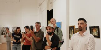 У Градском музеју Вршац отворена изложба „Удвојене слике света“ ТРАДИЦИЈА КРОЗ САВРЕМЕНИ УМЕТНИЧКИ ИЗРАЗ