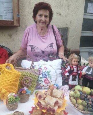 Ружица Игњатовић, председница Креативног удружења жена „Карловчанке“ из Банатског Карловца И КРЕАТИВНЕ И ХУМАНЕ – КАРЛОВЧАНКЕ СУ ТО!