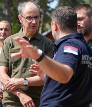 Председник Владе Србије на састанку Штаба за ванредне ситуације у Делиблатској пешчари ВАЖНО ЈЕ САЧУВАТИ ЖИВОТЕ И ИМОВИНУ