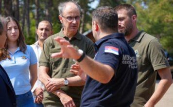 Председник Владе Србије на састанку Штаба за ванредне ситуације у Делиблатској пешчари ВАЖНО ЈЕ САЧУВАТИ ЖИВОТЕ И ИМОВИНУ
