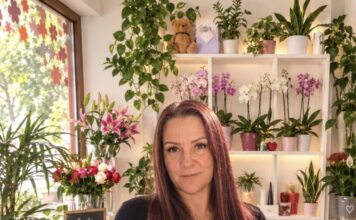 Наташа Каркуш, позната цвећарка, са познатим цвећарама у Опову и Ковачици ОСМЕХ КОЈИ ДОБИЈЕТЕ ЗАУЗВРАТ, ТО ЈЕ ОНО…