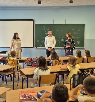 Председник општине и сарадници обишли све прваке основних школа, као и прваке Гимназије „Михајло Пупин“ УЗ НАЈЛЕПШЕ ЖЕЉЕ – И ПРИГОДНИ ПОКЛОНИ