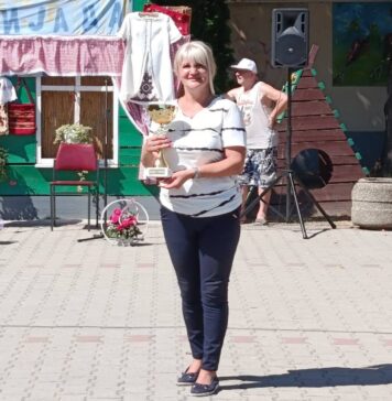 Снежана Марјанов, председница Удружења жена „Панчевке“ Горњи Град ОД „ПРЕОБРАЖЕЊСКИХ ДАНА“ ДО „ШТРУДЛИЈАДЕ“ И – ЈОШ ЈЕДНОГ ПЕХАРА