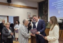 Уручени уговори корисницима субвенција за суфинансирање мера енергетске санације породичних кућа и станова СА ГРАДОНАЧЕЛНИКОМ И МИНИСТАРКА ЂЕДОВИЋ ХАНДАНОВИЋ