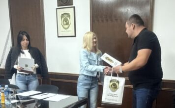 Општина наградила најбоље студенте основних и мастер студија ПАКЕТ ПОДРШКЕ ЗА БУДУЋНОСТ ОПШТИНЕ
