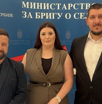 У акцији „Кућа на селу“ породици Коцић обезбеђен кров над главом у селу Велика Греда ОЖИВЕТИ СЕЛА МОГУ САМО МЛАДИ