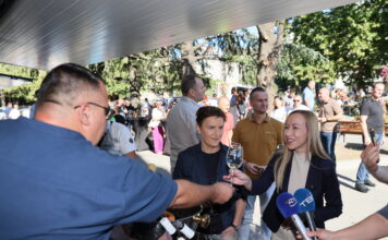 Председница Народне скупштине Србије посетила 68. Данe бербе грожђа ИМАЛА ЈЕ ШТА ДА ВИДИ И ДА ЧУЈЕ